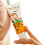 کرم ضد آفتاب بیوکسین مخصوص پوست های چرب BIOXCIN SUN CARE OILY SKIN SKIN حجم 50 میلی لیتر - Image 3