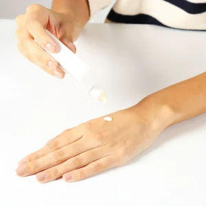 خرید و قیمت کرم ضد آفتاب بی رنگ نامرئی فلوئیدی لاروش پوزای LA ROCHE POSAY ANTHELIOS UVMUNE 400 FLUIDE INVISIBLE SPF50 حجم 50 میلی لیتر