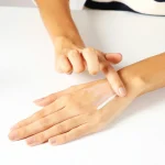 خرید و قیمت کرم ضد آفتاب بی رنگ نامرئی فلوئیدی لاروش پوزای LA ROCHE POSAY ANTHELIOS UVMUNE 400 FLUIDE INVISIBLE SPF50 حجم 50 میلی لیتر